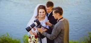 photographer showing bride and groom photos